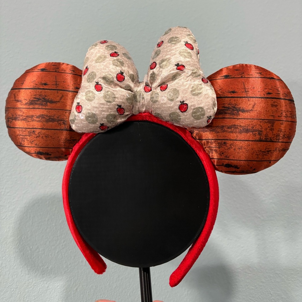 2021 Food and Wine Festival Mickey Ears NWT